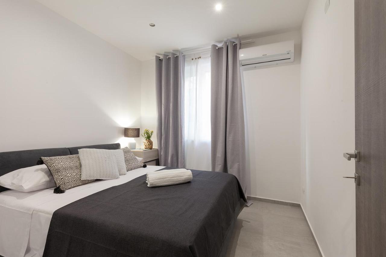 דירות טראסיני Holiday House Da Vinci מראה חיצוני תמונה